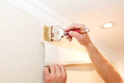 Pose de papier peint au Breuil-en-Auge — revêtements muraux et toiles de verre
